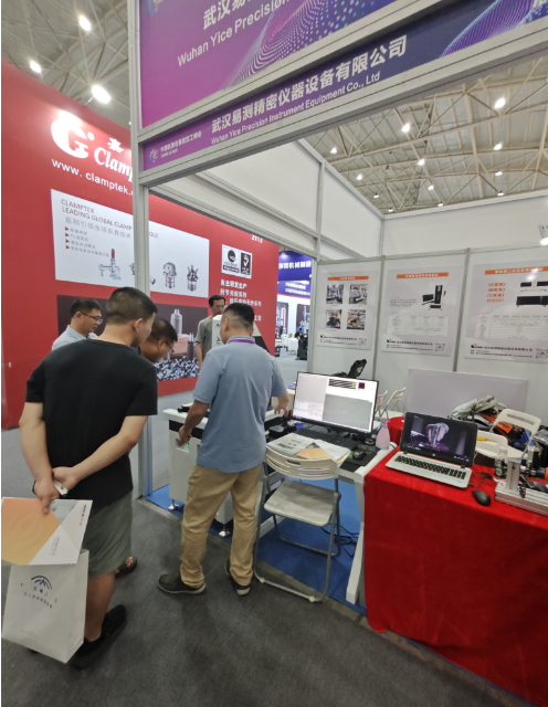 武汉展会签订智能二次元测量仪合同